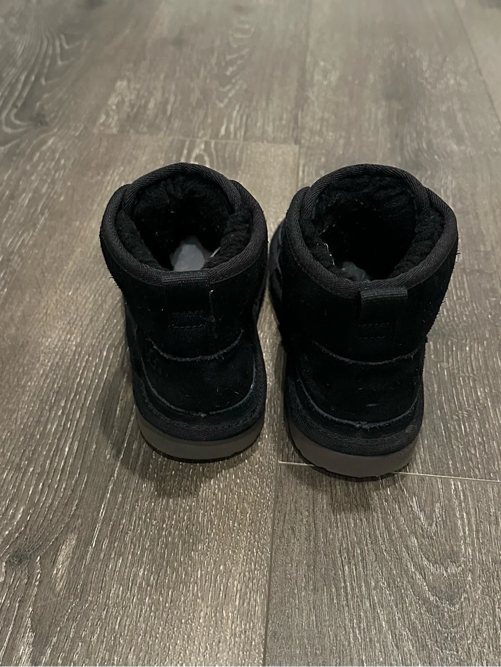 UGG Black Label Interior Size Tag Detail kids size 2